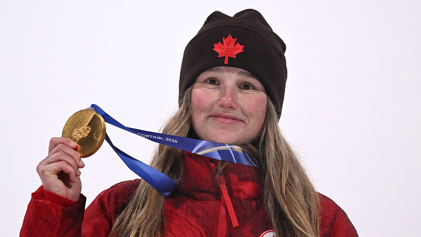 Megan Oldham holding gold medal